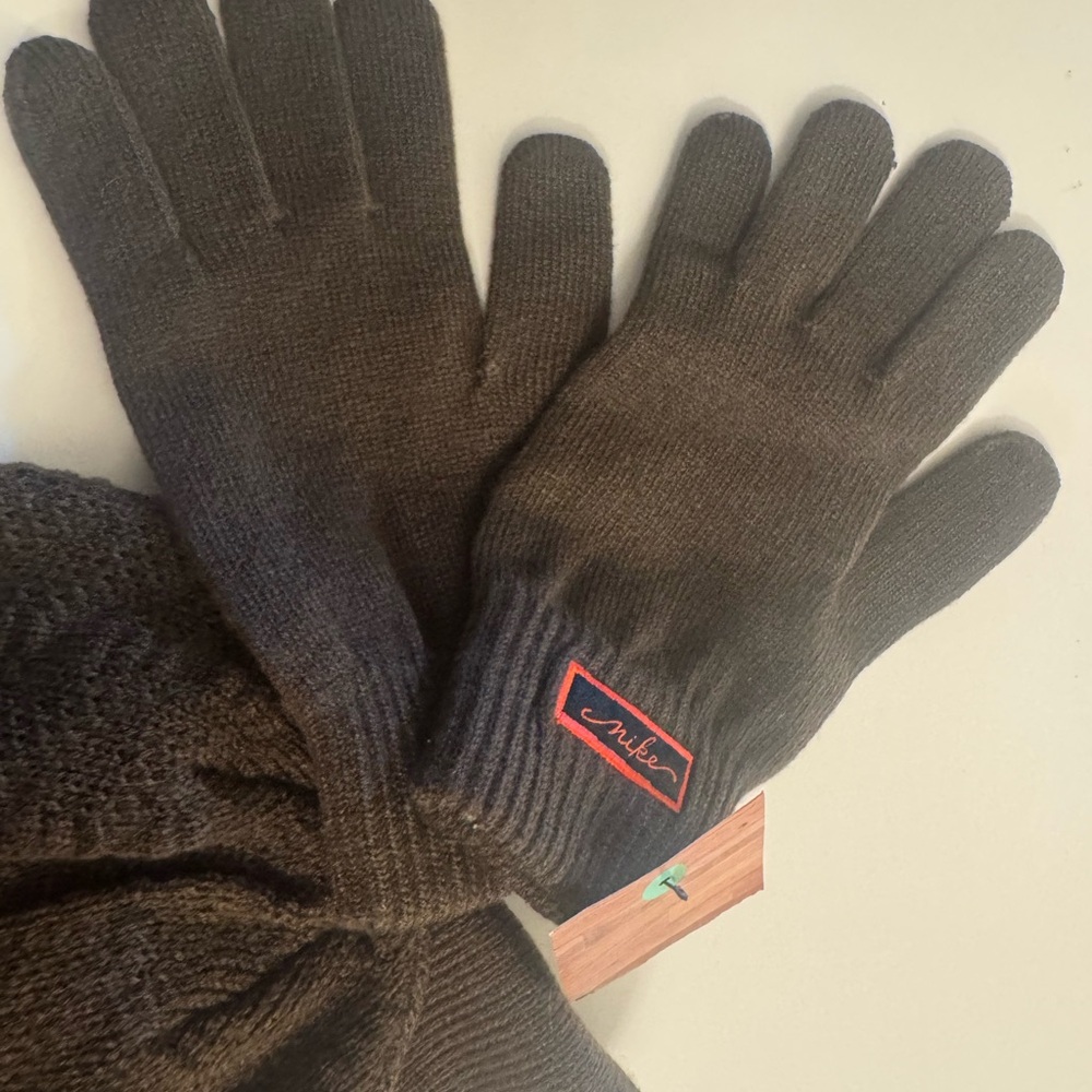 Nike Brown Knit Gloves, Scarf and hat with Subtle Branding - Picture 2 of 6